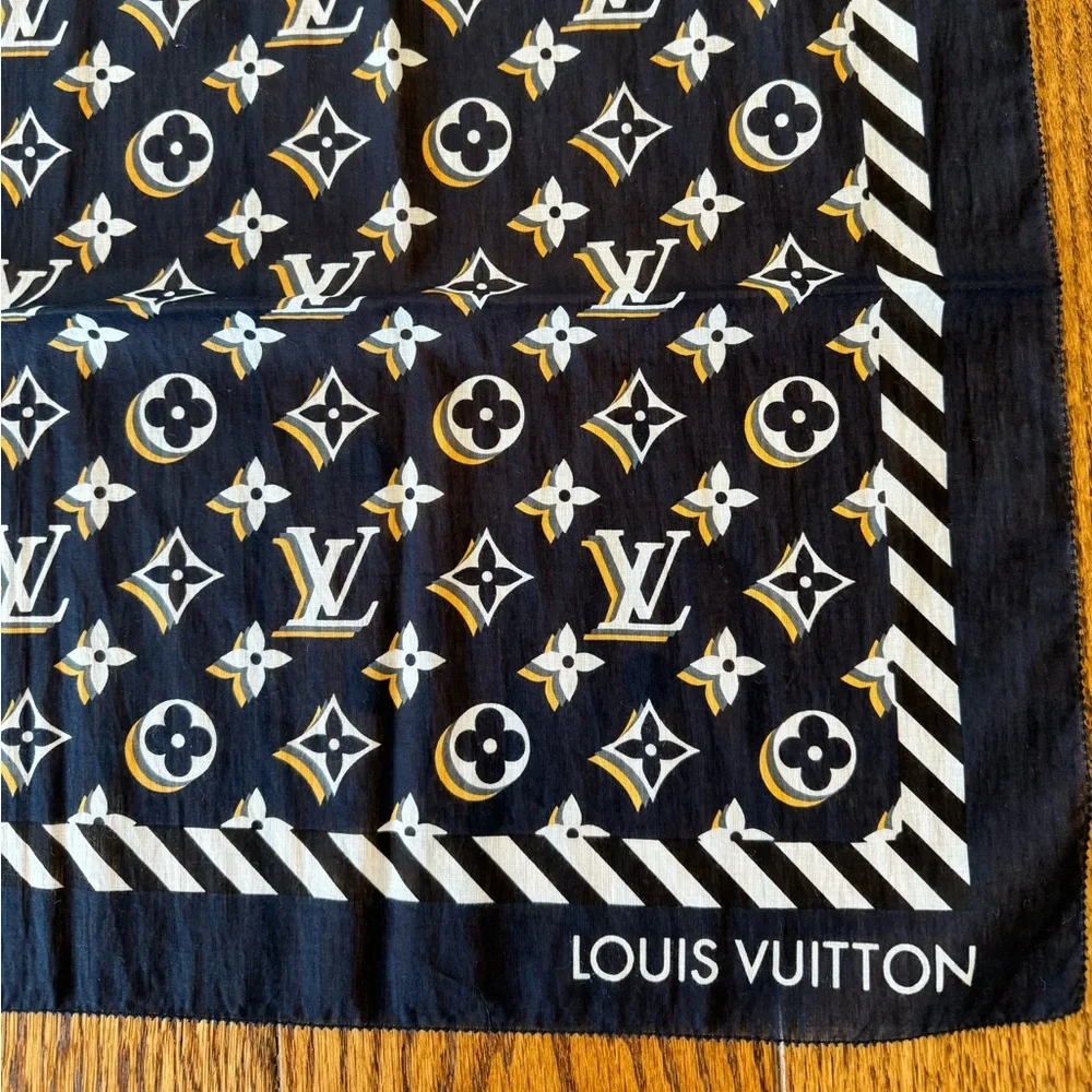 AUTH LOUIS VUITTON Scarf - Picture 2 of 4